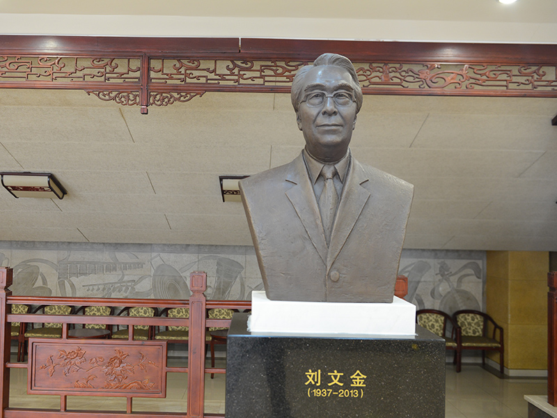 雕塑作品 劉文金像，鑄銅，安放地點：中央民族樂團